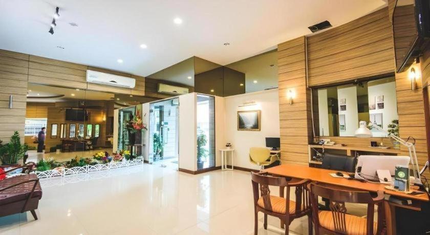 New Suanmali Hotel Bangkok Extérieur photo